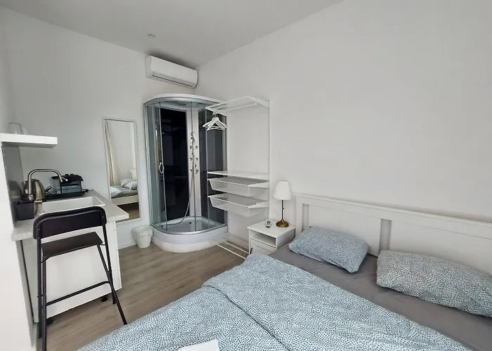 Rose Valley, Modern & ليوبليانا