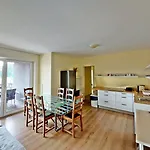 Апартаменты Rose Valley, Modern &