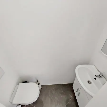 Rose Valley, Modern & 아파트 류블랴나