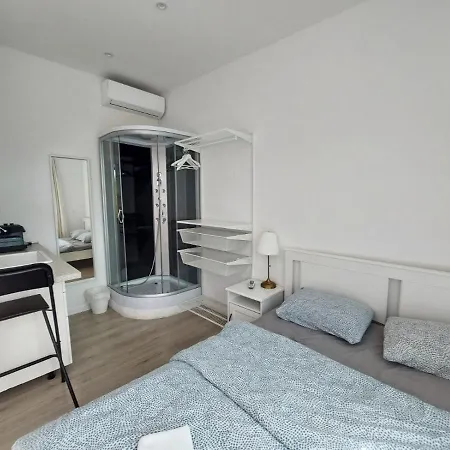 Rose Valley, Modern & Apartmán *