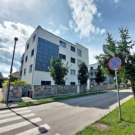 Rose Valley, Modern & Lejlighed Ljubljana