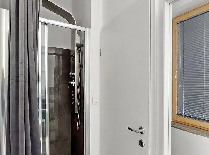 Rose Valley, Modern & דירה *