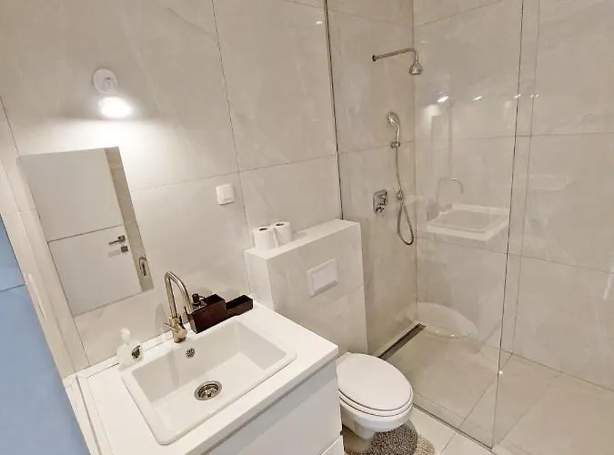 Rose Valley, Modern &