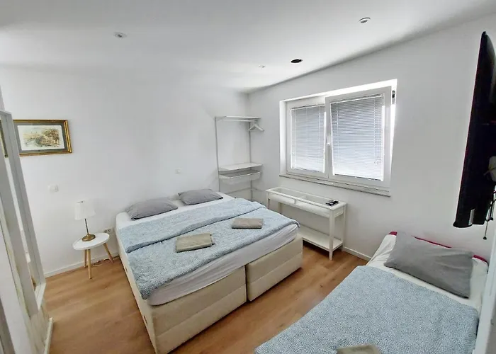 Rose Valley, Modern & * Liubliana