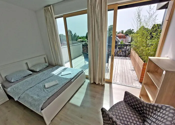 Rose Valley, Modern & * Liubliana