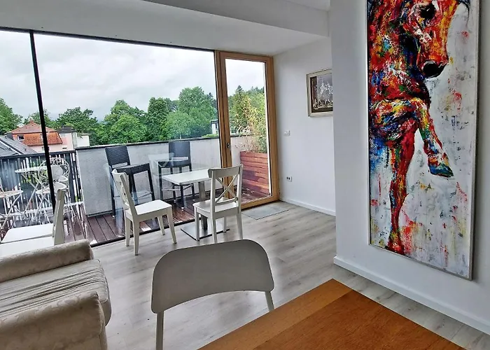 Rose Valley, Modern & * לובליאנה