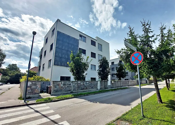 Rose Valley, Modern & Lejlighed Ljubljana